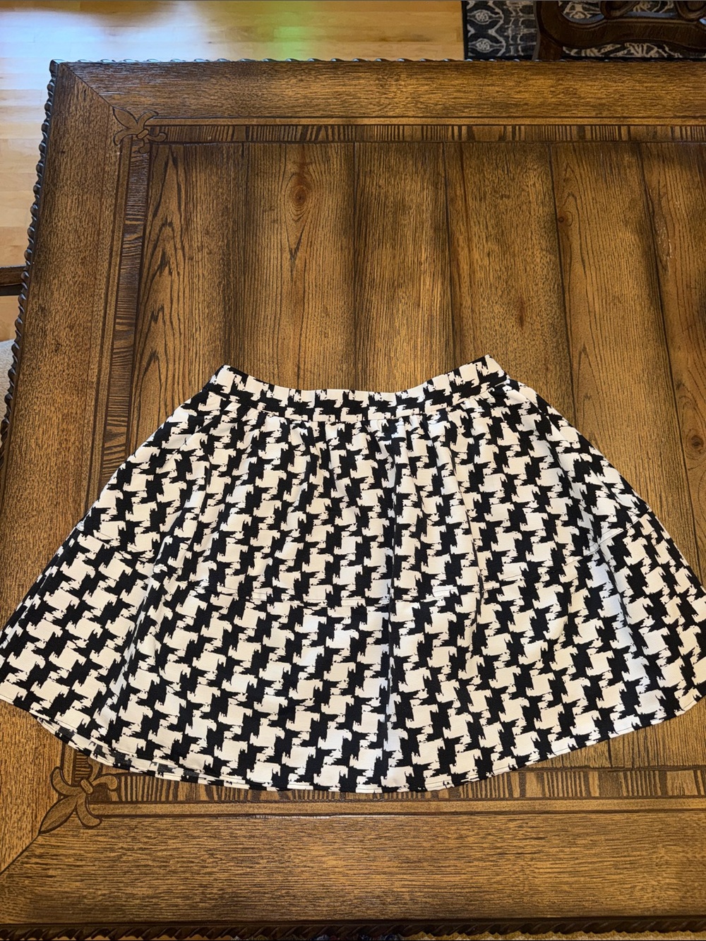 Express Black and White Houndstooth Circle Skirt With Pockets